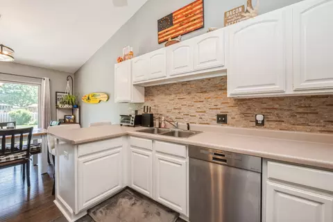 5705 Cobblestone Trl, Mchenry, IL 60050 photo 6
