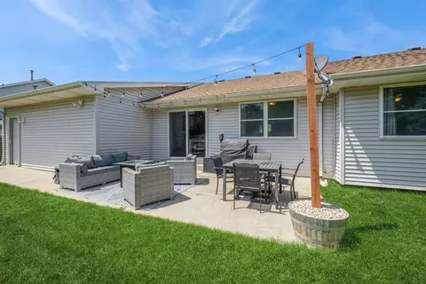 5705 Cobblestone Trl, Mchenry, IL 60050 photo 18