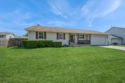 5705 Cobblestone Trl, Mchenry, IL 60050