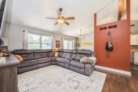 5705 Cobblestone Trl, Mchenry, IL 60050 photo 3
