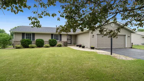 5604 Longest Dr, South Beloit, IL 61080