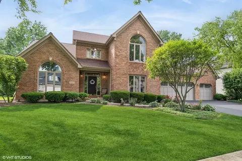 727 Mesa Dr, Naperville, IL 60565