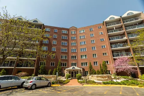 8560 W Foster Ave #209, Norridge, IL 60706