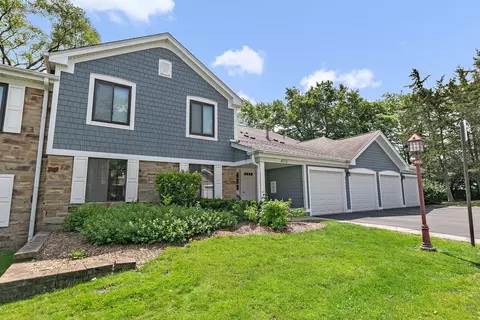 403 Sandalwood Ln #C1, Schaumburg, IL 60193
