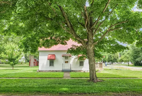 112 4th St, Ivesdale, IL 61851
