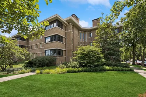 179 Linden Ave #2, Oak Park, IL 60302