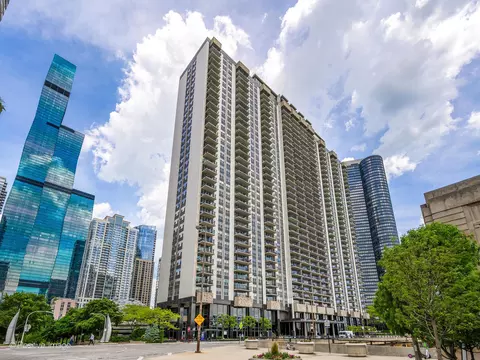 400 E Randolph St #3225, Chicago, IL 60601
