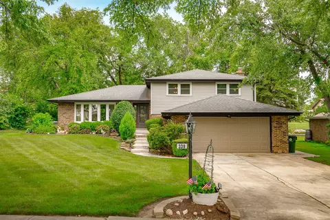 9 S339 Cumnor Rd, Downers Grove, IL 60516