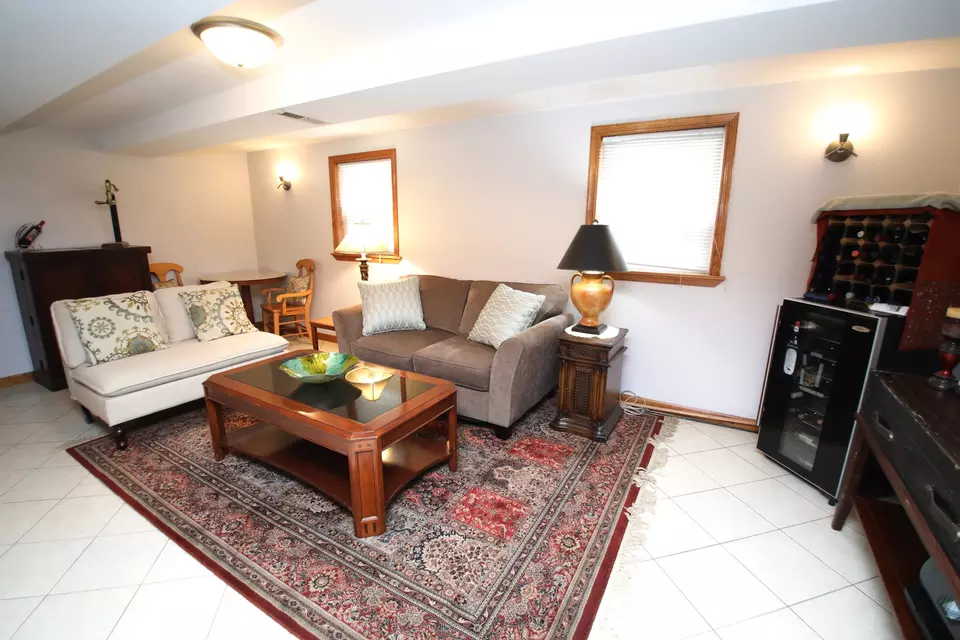 Living - 5518 S Melvina Ave, Chicago, IL 60638 photo 2 of 2