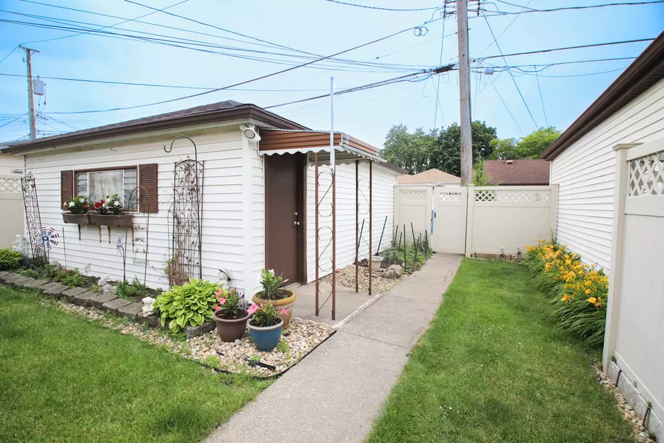 Exterior - 5518 S Melvina Ave, Chicago, IL 60638 photo 2 of 2