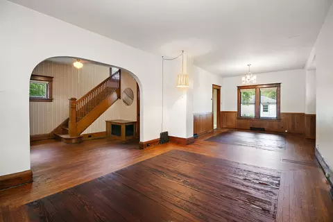 Living - 866 S Evergreen Ave, Kankakee, IL 60901 photo 1 of 3