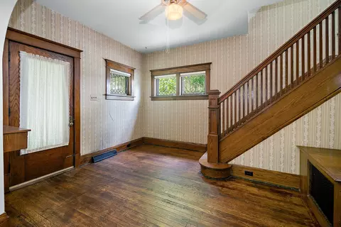 Entry Way - 866 S Evergreen Ave, Kankakee, IL 60901 photo 2 of 2