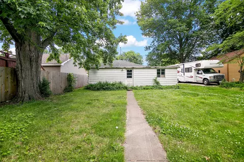 Exterior - 866 S Evergreen Ave, Kankakee, IL 60901 photo 5 of 6
