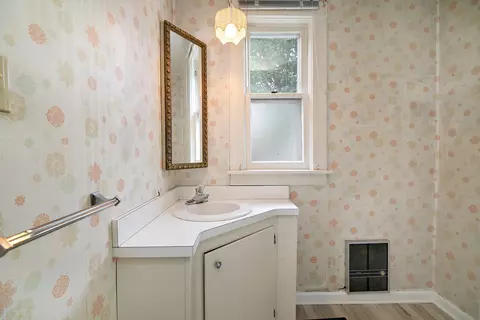 Bath - 866 S Evergreen Ave, Kankakee, IL 60901 photo 1 of 2