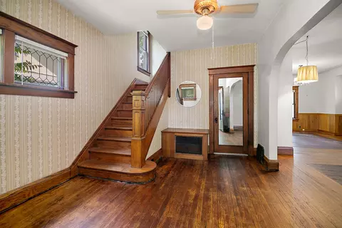 Entry Way - 866 S Evergreen Ave, Kankakee, IL 60901 photo 1 of 2