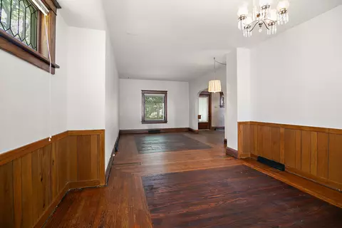 Living - 866 S Evergreen Ave, Kankakee, IL 60901 photo 3 of 3