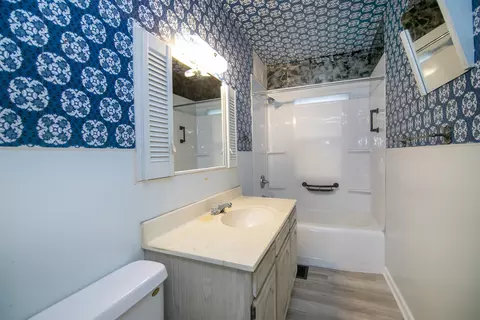 Bath - 866 S Evergreen Ave, Kankakee, IL 60901 photo 2 of 2