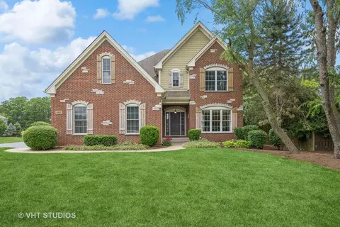 605 Red Cypress Dr, Cary, IL 60013