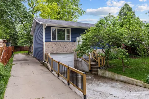 711 Town Rd, West Chicago, IL 60185