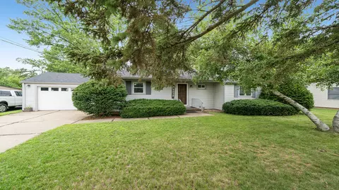 8038 Ravere St, Machesney Park, IL 61115
