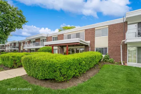 100 Deborah Ln #B23, Wheeling, IL 60090