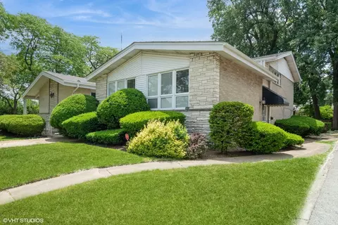 4841 W Lunt Ave, Lincolnwood, IL 60712