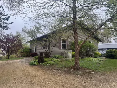 44 Browns Beach Rd, Rock Falls, IL 61071