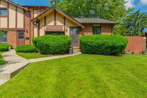 1 S222 Danby St, Villa Park, IL 60181