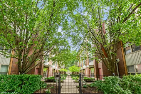 1240 W Monroe St #7, Chicago, IL 60607