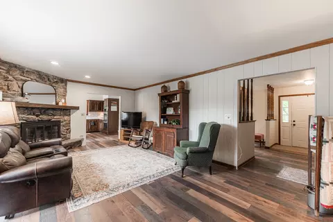 Living - 17751 Scott Rd, Hinckley, IL 60520 photo 2 of 3
