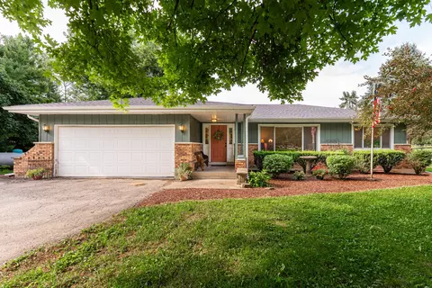 17751 Scott Rd, Hinckley, IL 60520