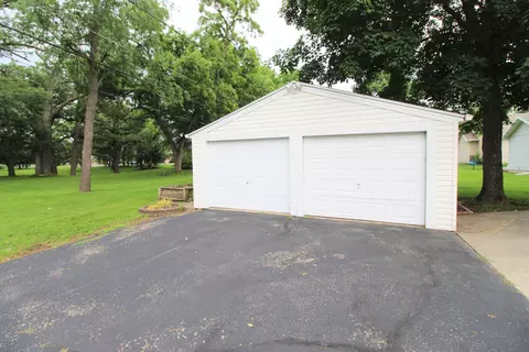 Exterior - 1225 Justine Dr, Kankakee, IL 60901 photo 6 of 7