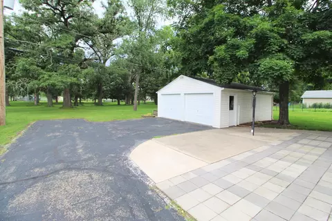 Exterior - 1225 Justine Dr, Kankakee, IL 60901 photo 5 of 7