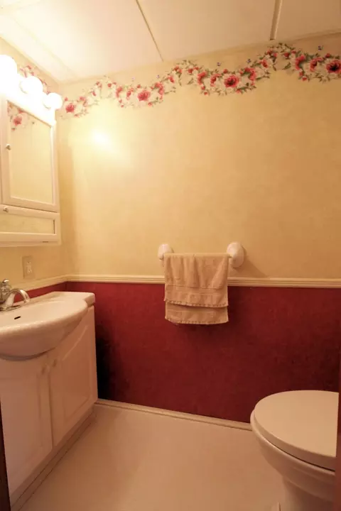 Bath - 1225 Justine Dr, Kankakee, IL 60901 photo 1 of 2