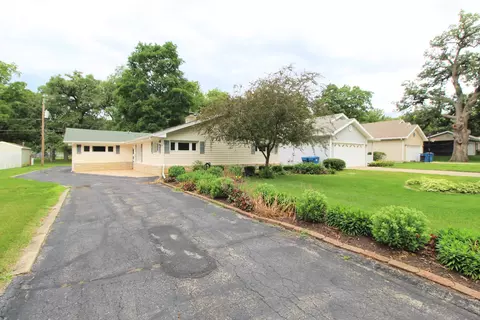 Exterior - 1225 Justine Dr, Kankakee, IL 60901 photo 2 of 7