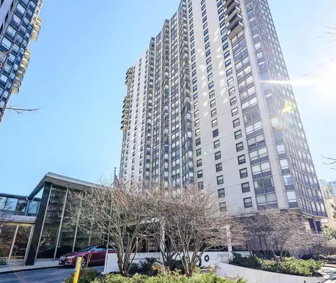 5701 N Sheridan Rd #10R, Chicago, IL 60660