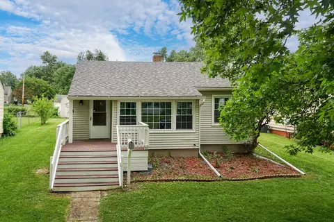 103 S Portland Pl, Clinton, IL 61727