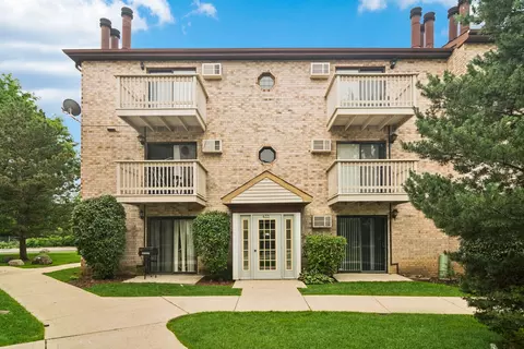 433 E Osage Ln #1B, Palatine, IL 60074