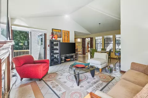 Living - 613 White Oak Ln, Bartlett, IL 60103 photo 3 of 3