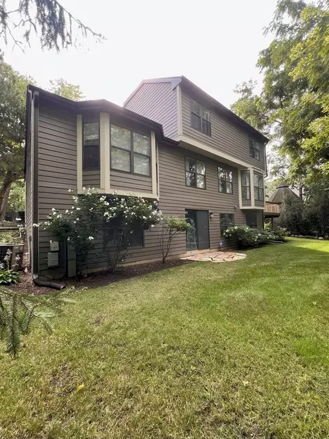 Exterior - 613 White Oak Ln, Bartlett, IL 60103 photo 4 of 9