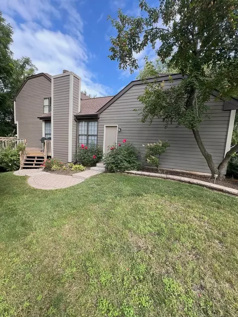 Exterior - 613 White Oak Ln, Bartlett, IL 60103 photo 5 of 9