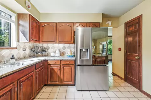 Kitchen - 613 White Oak Ln, Bartlett, IL 60103 photo 3 of 3