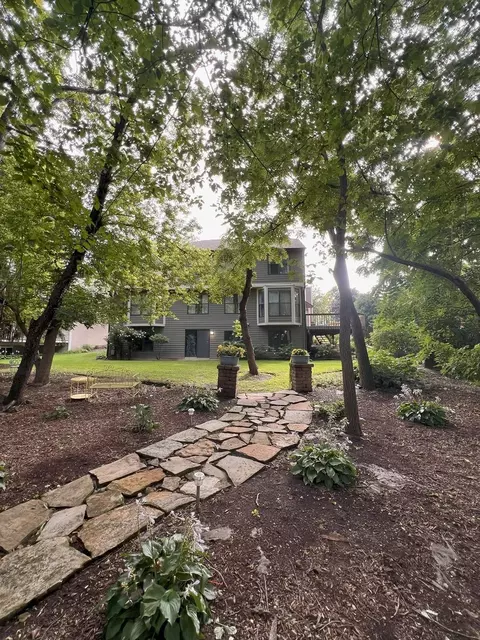 Exterior - 613 White Oak Ln, Bartlett, IL 60103 photo 7 of 9