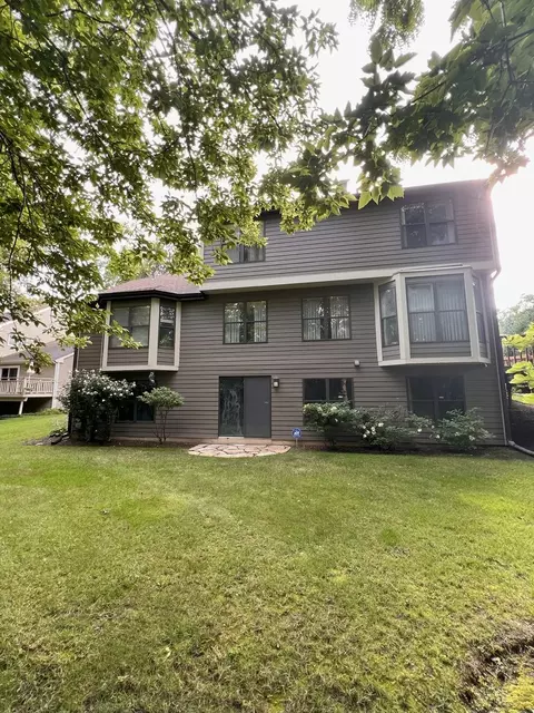 Exterior - 613 White Oak Ln, Bartlett, IL 60103 photo 3 of 9
