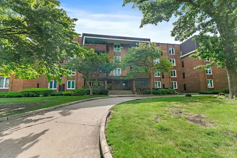 129 S Spruce Ave #208, Wood Dale, IL 60191