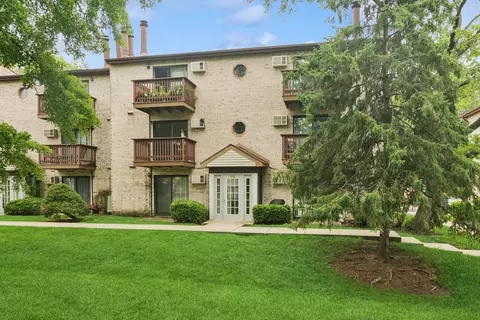 508 Spruce Dr #2A, Palatine, IL 60074