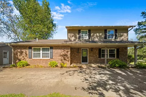 10 W Timberlake Trl, Oswego, IL 60543
