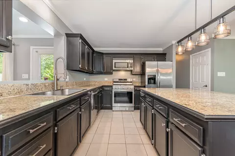 Kitchen - 1320 Jefferson Rd, Hoffman Estates, IL 60169 photo 3 of 3