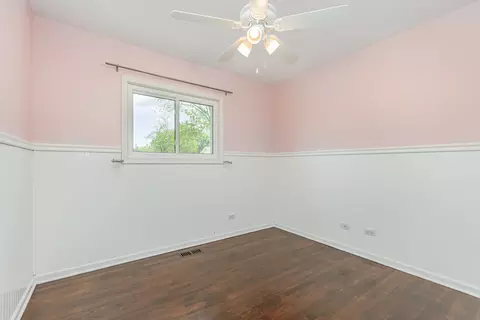 Bedroom - 1320 Jefferson Rd, Hoffman Estates, IL 60169 photo 3 of 3