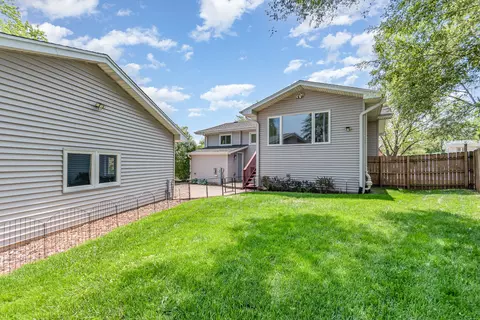 Exterior - 1320 Jefferson Rd, Hoffman Estates, IL 60169 photo 5 of 7